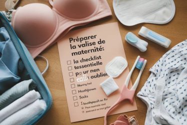 Préparer la valise de maternité : la checklist essentielle pour ne rien oublier