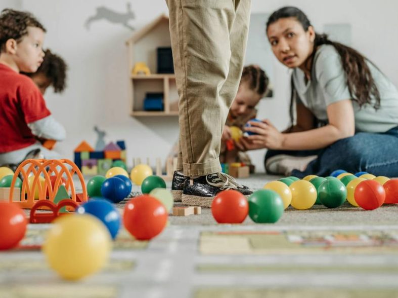 École montessori à Montreuil : une pédagogie alternative pour l’épanouissement de votre enfant